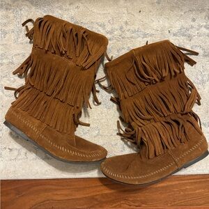 Minnetonka tall fringe boots size 9